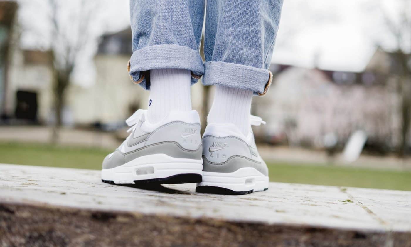 Air max 1 vast grey best sale on feet